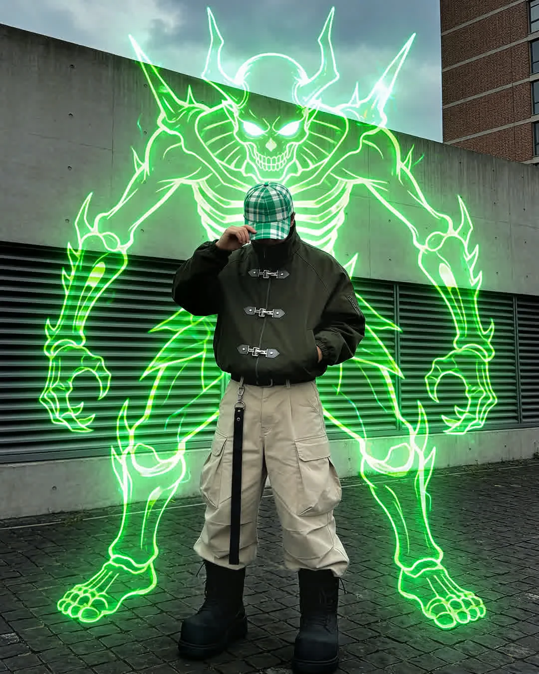 带有霓虹灯光的电影感角色肖像