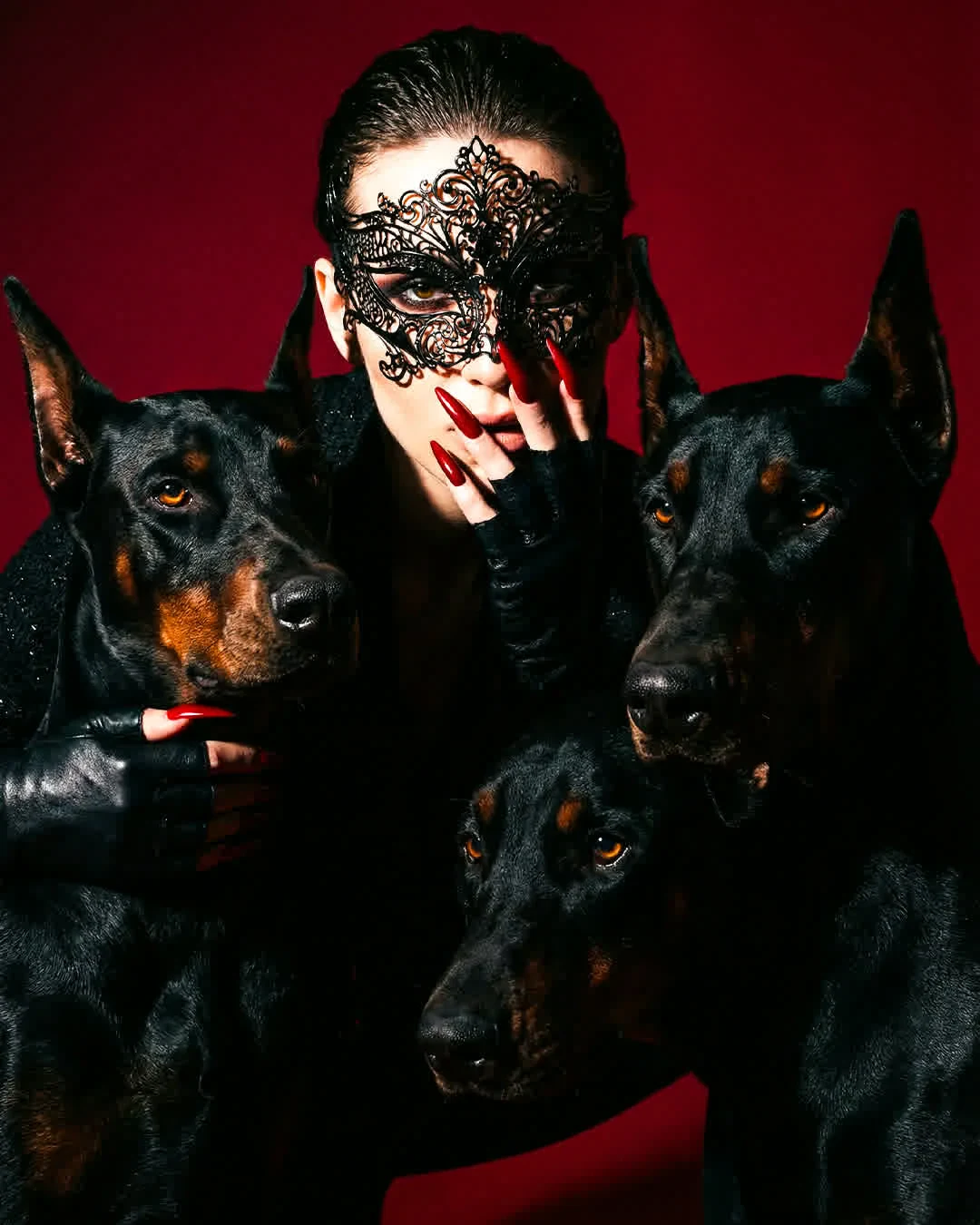 主体细节清晰、造型感强的奢感特写肖像